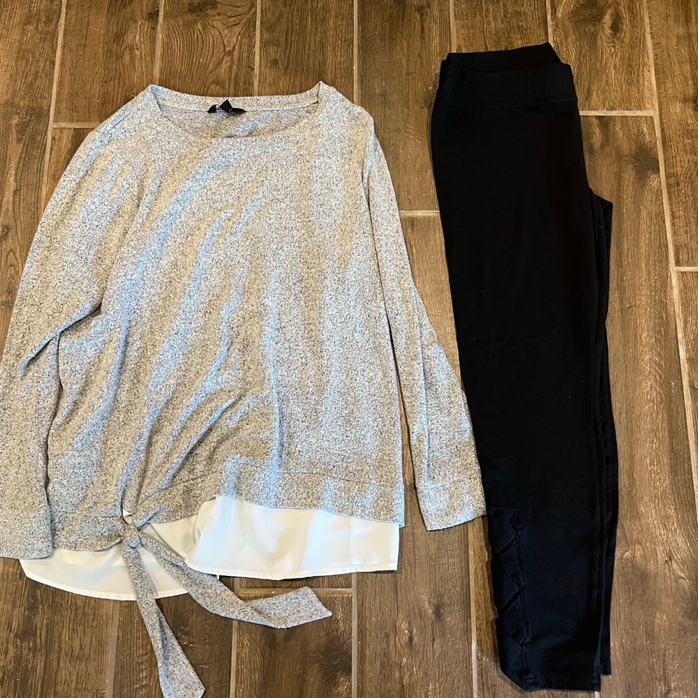 Women’s size XXL/XL Vera Wang sweater with leggings.